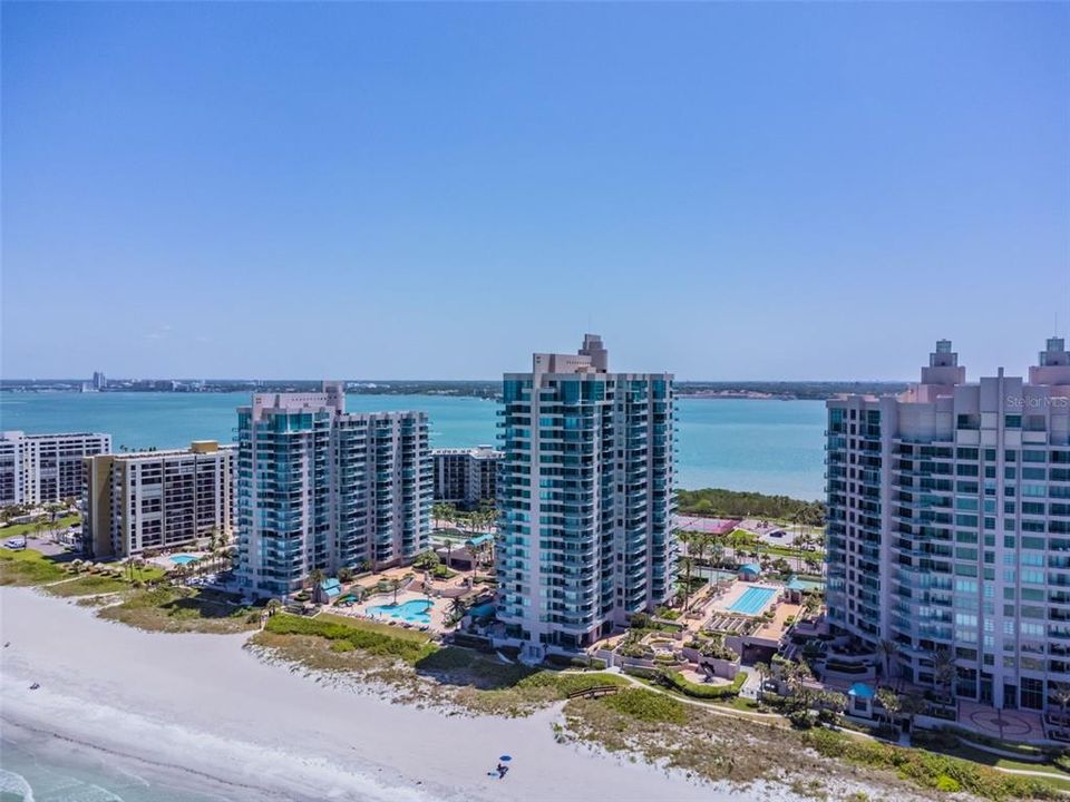 For Sale: $1,098,000 (2 beds, 2 baths, 1579 Square Feet)