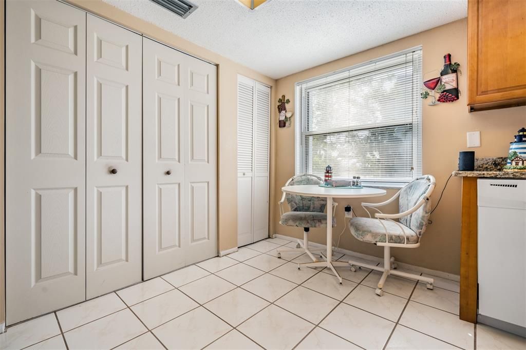 For Sale: $360,000 (2 beds, 2 baths, 1181 Square Feet)