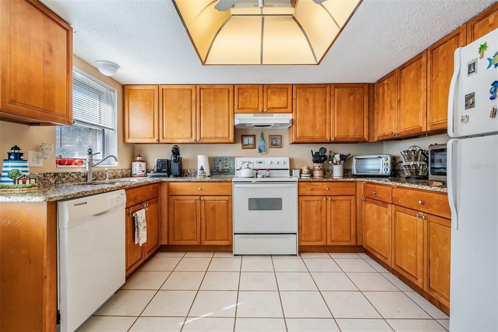 For Sale: $380,000 (2 beds, 2 baths, 1181 Square Feet)