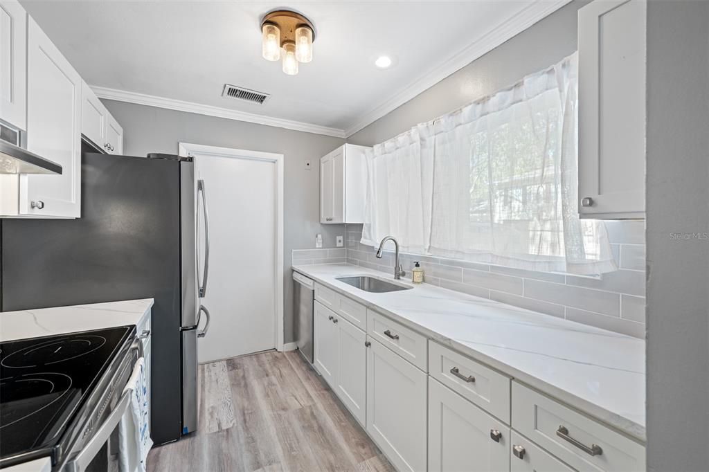 Active With Contract: $249,000 (3 beds, 2 baths, 1272 Square Feet)