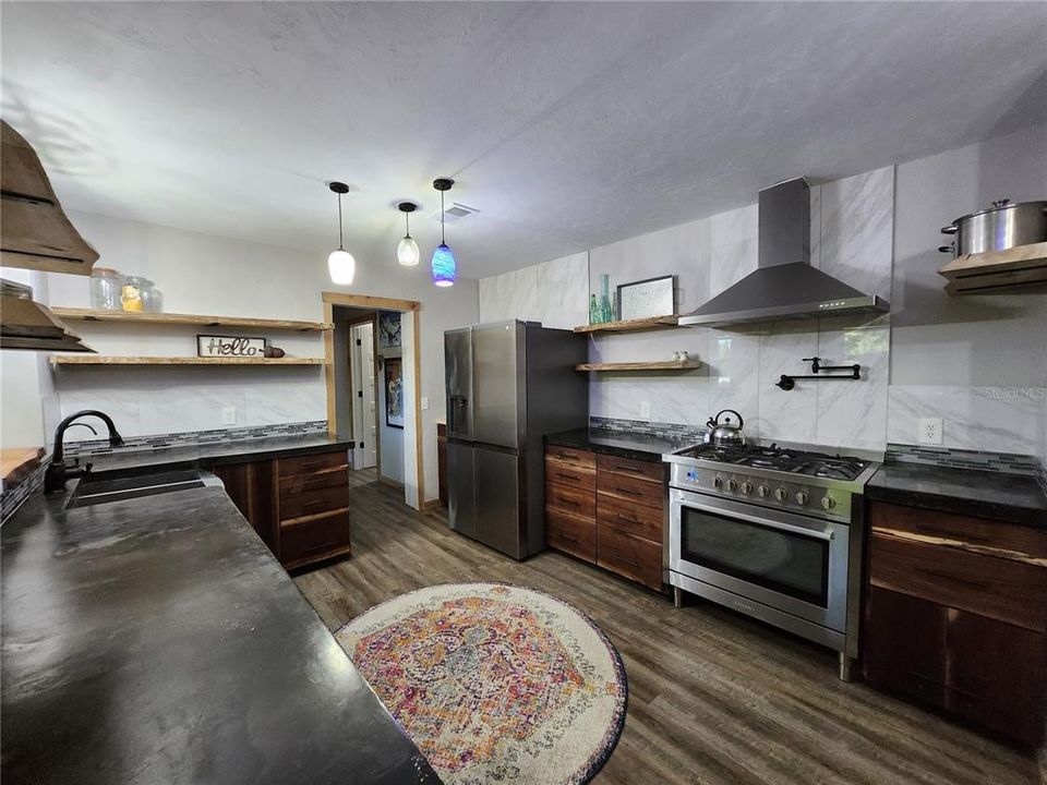 For Sale: $325,900 (4 beds, 2 baths, 1820 Square Feet)