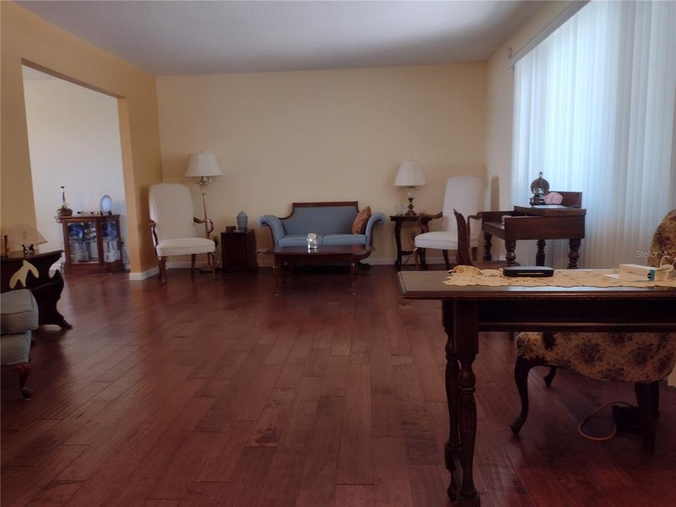 2nd Livingroom view