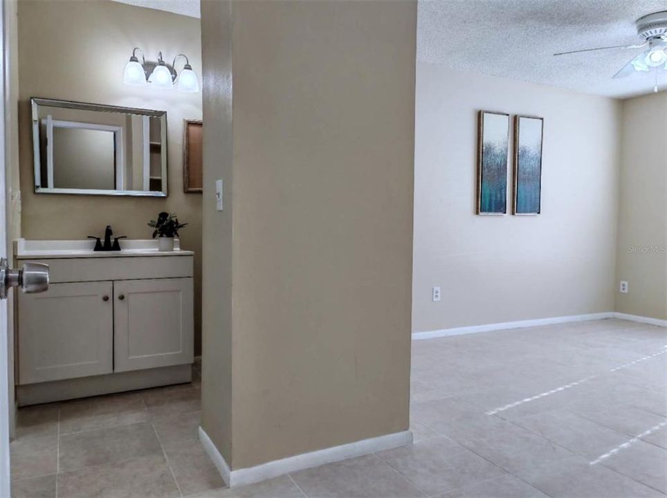 Active With Contract: $253,900 (2 beds, 2 baths, 1087 Square Feet)