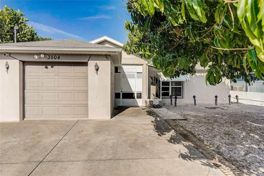Recently Sold: $299,999 (2 beds, 2 baths, 1157 Square Feet)