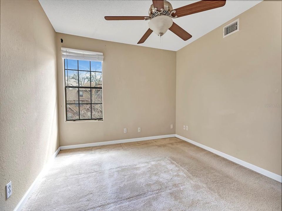 Active With Contract: $1,395 (1 beds, 1 baths, 644 Square Feet)