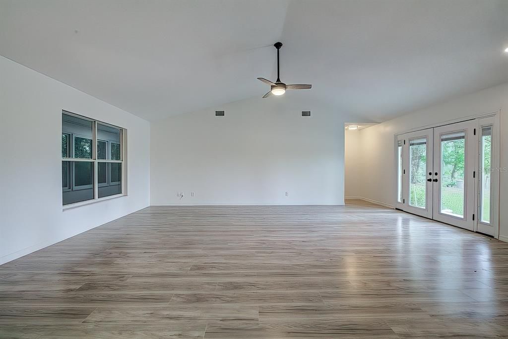 Active With Contract: $475,000 (3 beds, 2 baths, 1831 Square Feet)