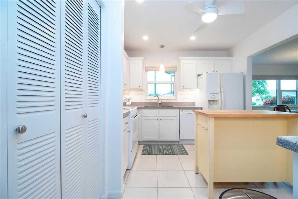 Active With Contract: $319,900 (2 beds, 2 baths, 1430 Square Feet)