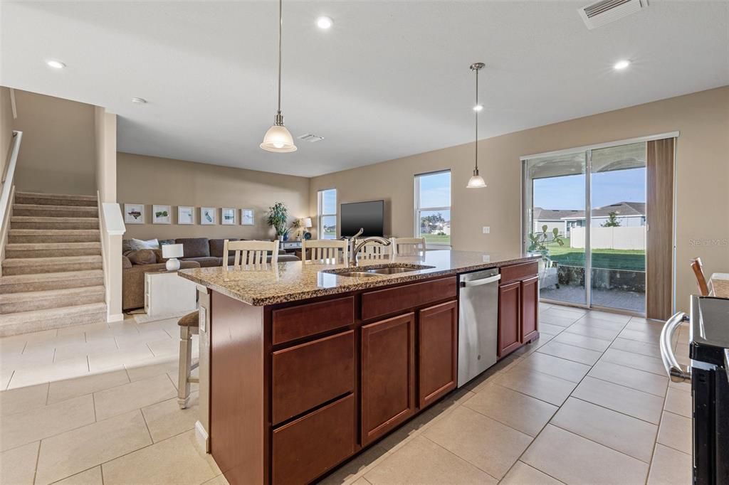Recently Sold: $440,000 (3 beds, 2 baths, 2405 Square Feet)