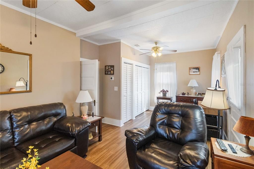 Recently Sold: $267,500 (2 beds, 1 baths, 776 Square Feet)