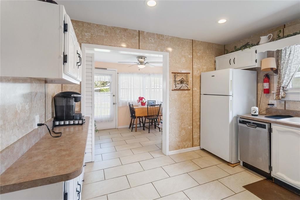 Recently Sold: $267,500 (2 beds, 1 baths, 776 Square Feet)