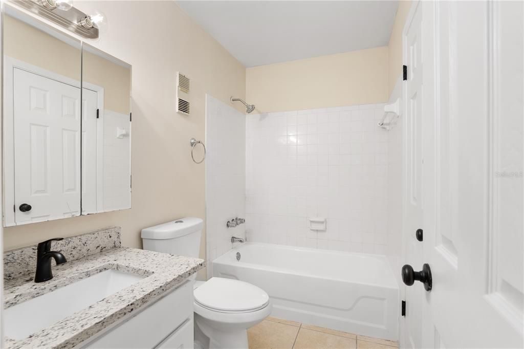 For Rent: $1,199 (1 beds, 1 baths, 769 Square Feet)