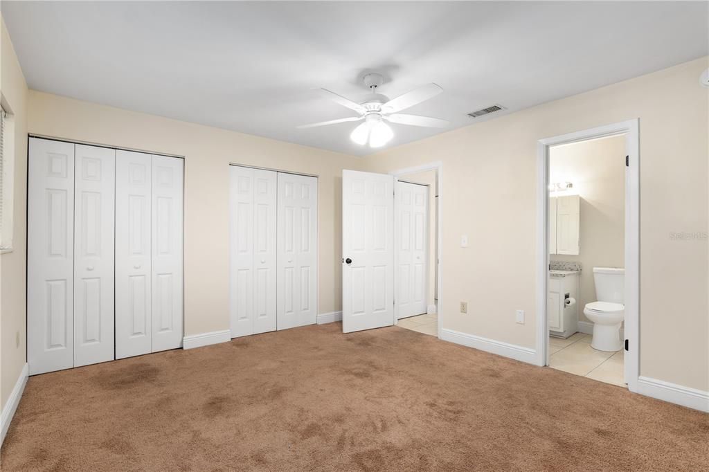 For Rent: $1,199 (1 beds, 1 baths, 769 Square Feet)