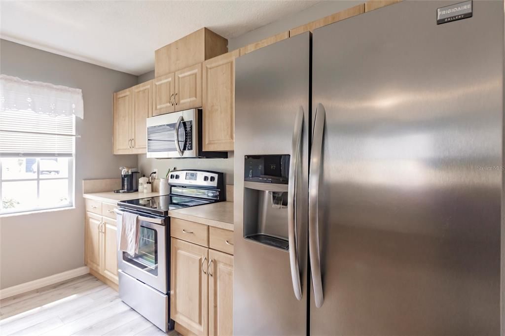 For Sale: $249,000 (3 beds, 2 baths, 1048 Square Feet)