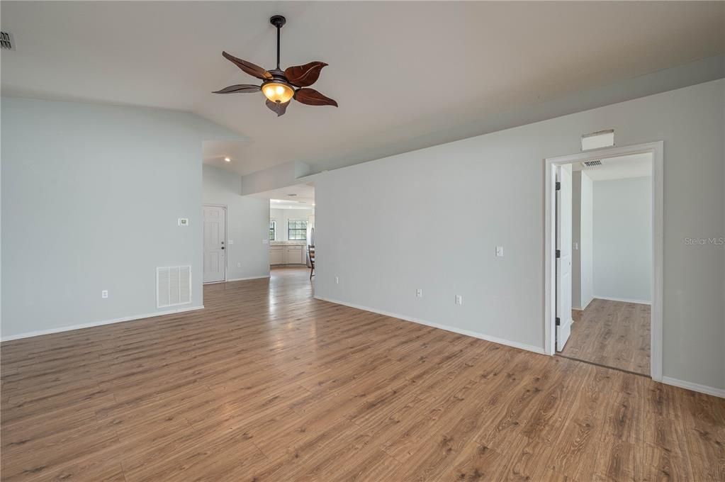 Active With Contract: $299,000 (3 beds, 2 baths, 1431 Square Feet)