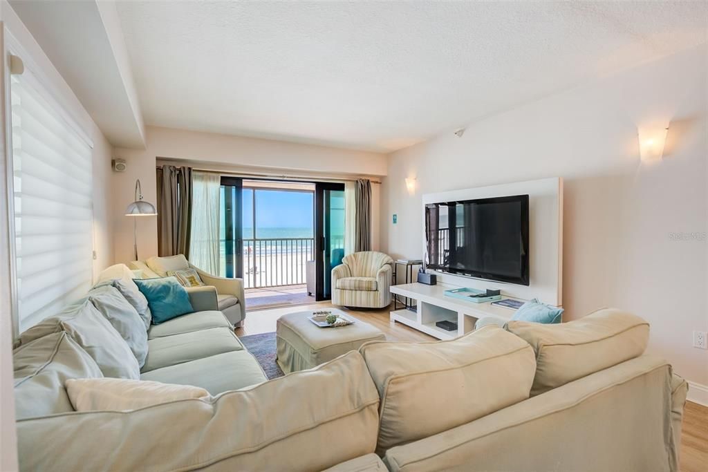 Active With Contract: $1,100,000 (3 beds, 2 baths, 1160 Square Feet)