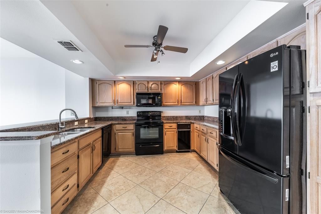 For Rent: $2,950 (3 beds, 2 baths, 1916 Square Feet)