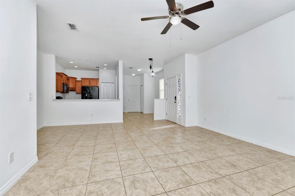 Active With Contract: $359,800 (3 beds, 2 baths, 1642 Square Feet)