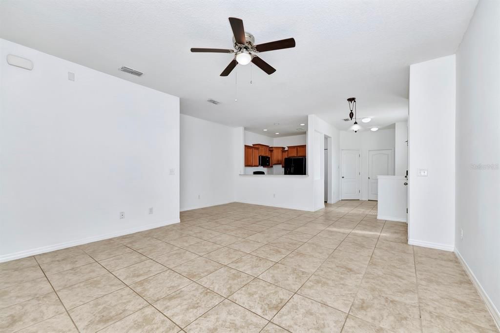 Active With Contract: $359,800 (3 beds, 2 baths, 1642 Square Feet)