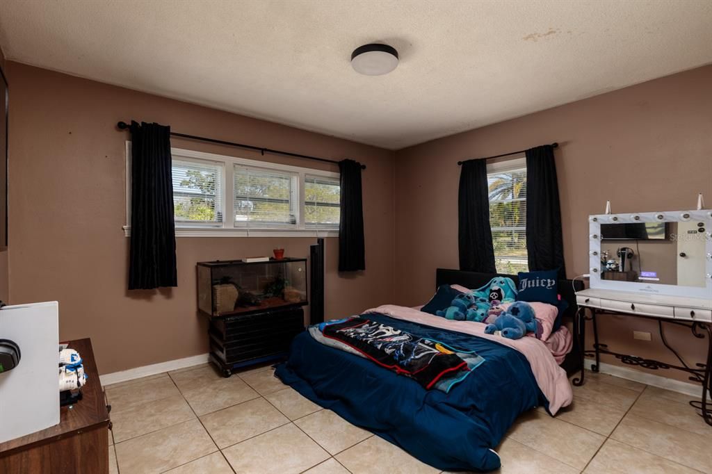 Recently Sold: $467,000 (2 beds, 2 baths, 1590 Square Feet)