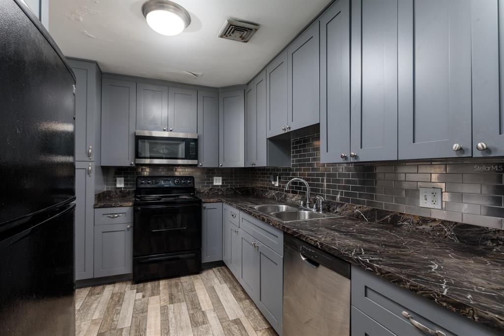 Recently Sold: $467,000 (2 beds, 2 baths, 1590 Square Feet)