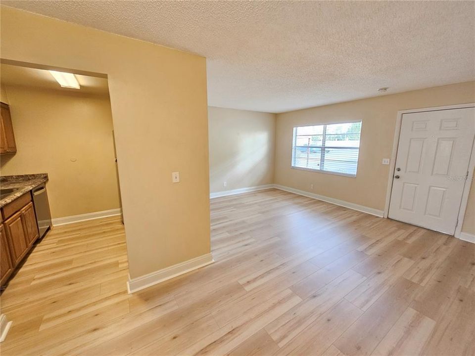 For Sale: $148,900 (1 beds, 1 baths, 760 Square Feet)