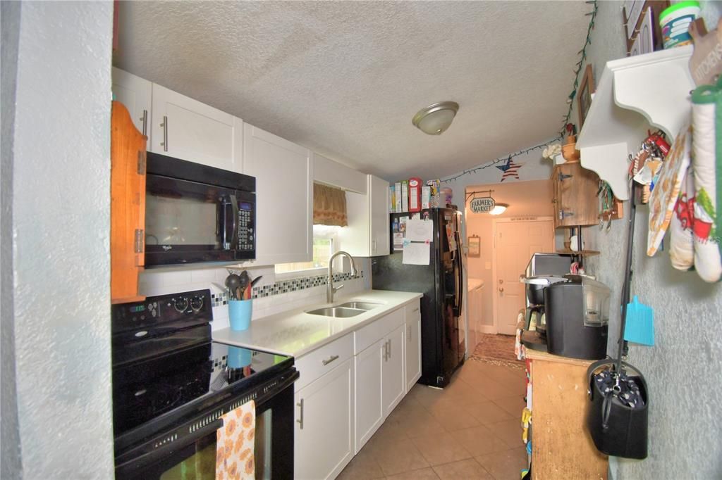 For Sale: $235,000 (3 beds, 1 baths, 924 Square Feet)