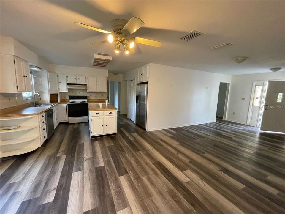 For Rent: $2,900 (3 beds, 2 baths, 2040 Square Feet)