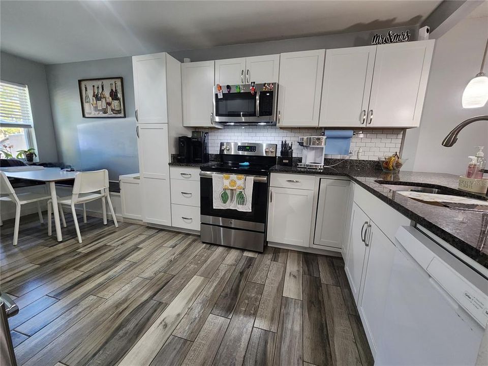 Recently Sold: $255,000 (2 beds, 2 baths, 1087 Square Feet)