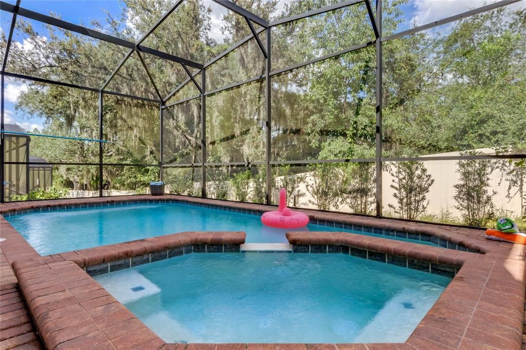 hot tub with seating overflowds into the pool