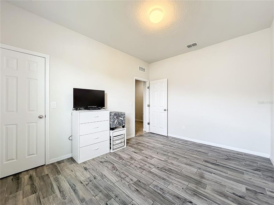 Active With Contract: $355,000 (3 beds, 2 baths, 1760 Square Feet)