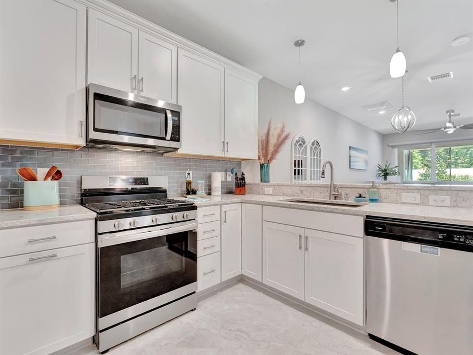Active With Contract: $450,000 (2 beds, 2 baths, 1410 Square Feet)