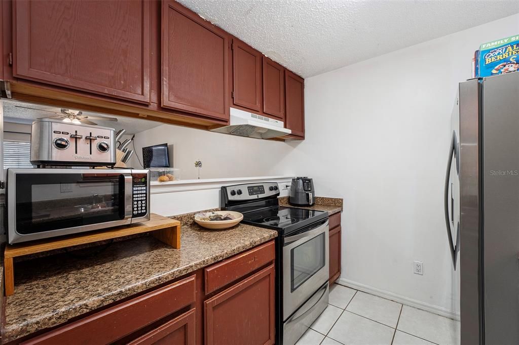 Active With Contract: $150,000 (2 beds, 1 baths, 896 Square Feet)