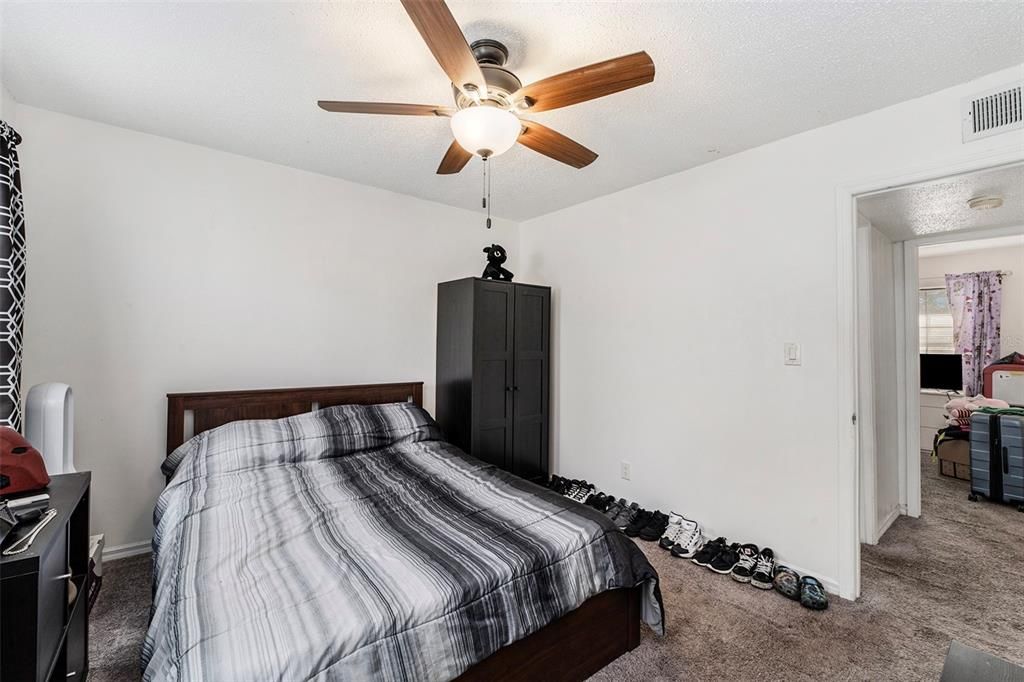 Active With Contract: $150,000 (2 beds, 1 baths, 896 Square Feet)