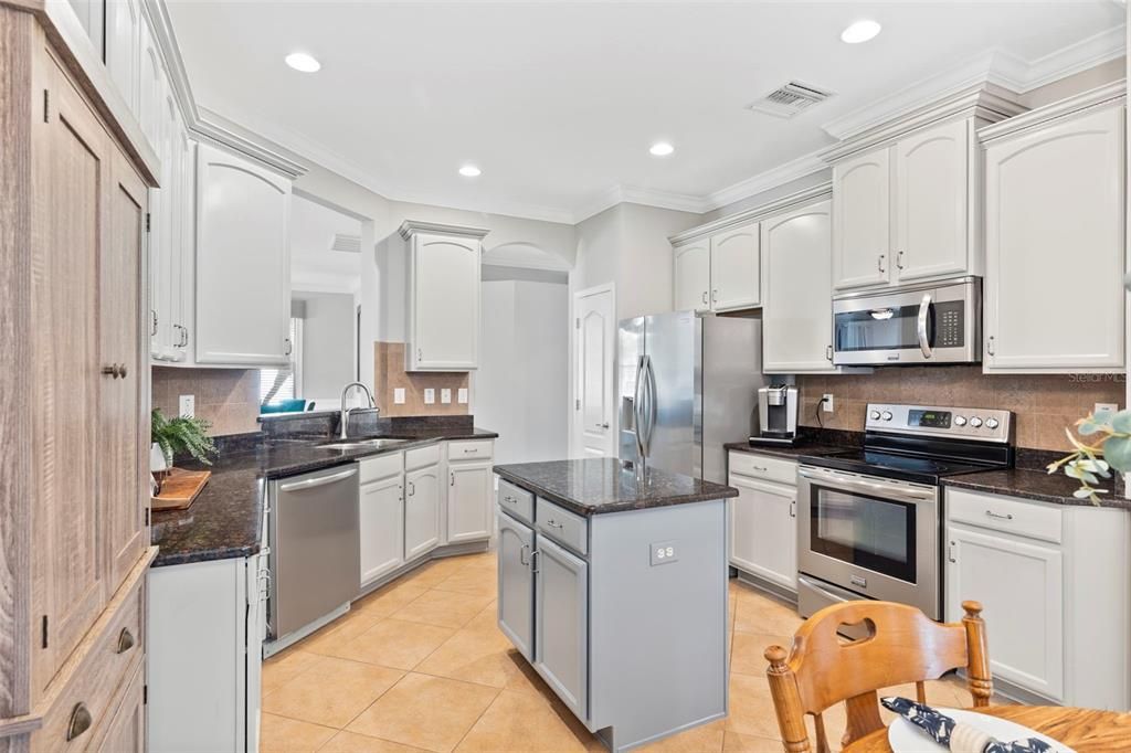 Active With Contract: $579,000 (4 beds, 3 baths, 2556 Square Feet)