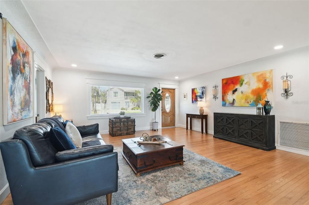 Recently Sold: $1,299,000 (3 beds, 2 baths, 1834 Square Feet)