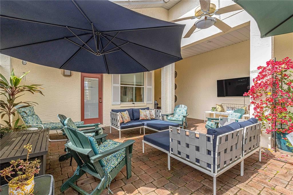 Recently Sold: $387,000 (3 beds, 3 baths, 1990 Square Feet)