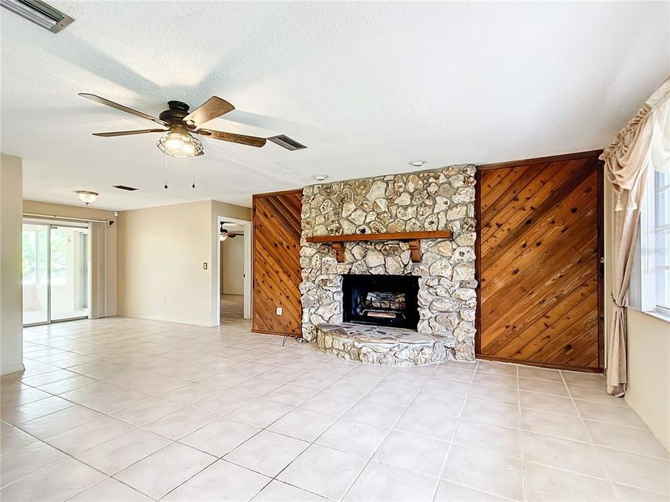For Sale: $349,900 (3 beds, 2 baths, 1782 Square Feet)