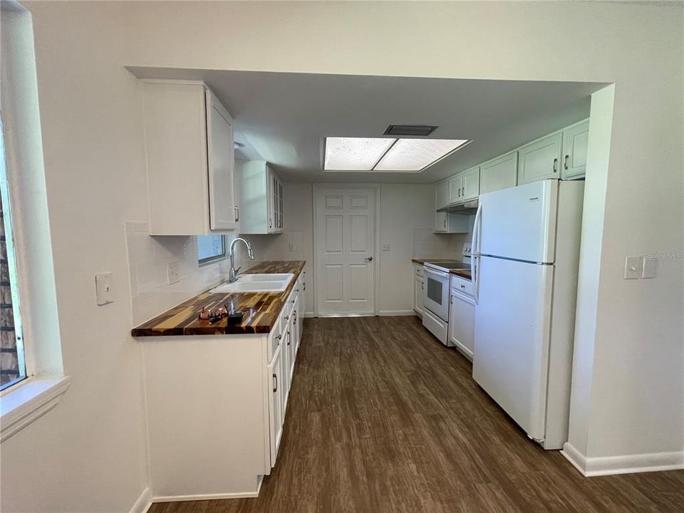 Recently Rented: $1,800 (3 beds, 2 baths, 1402 Square Feet)