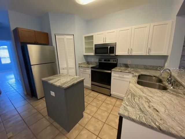 For Rent: $1,925 (2 beds, 2 baths, 1165 Square Feet)