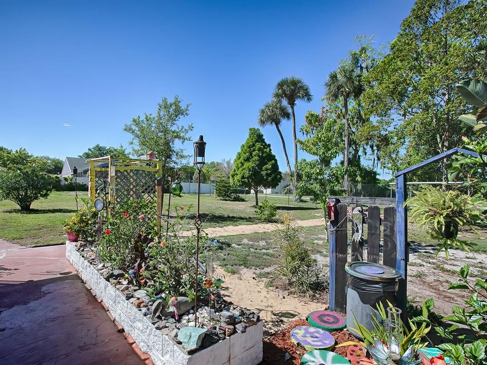 For Sale: $439,000 (3 beds, 2 baths, 1184 Square Feet)