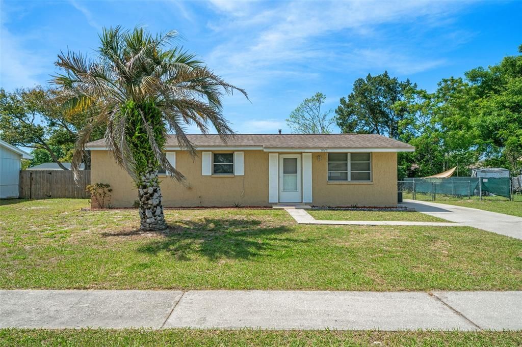 Recently Sold: $205,000 (3 beds, 1 baths, 924 Square Feet)