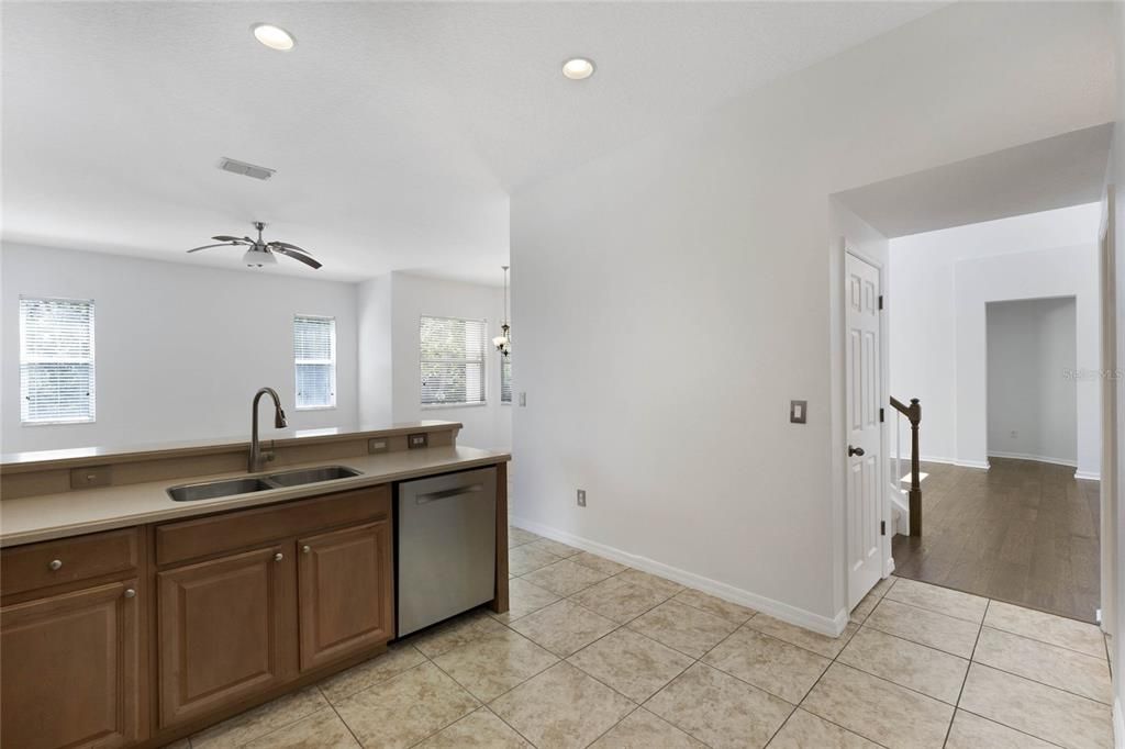 For Rent: $2,999 (4 beds, 2 baths, 2663 Square Feet)