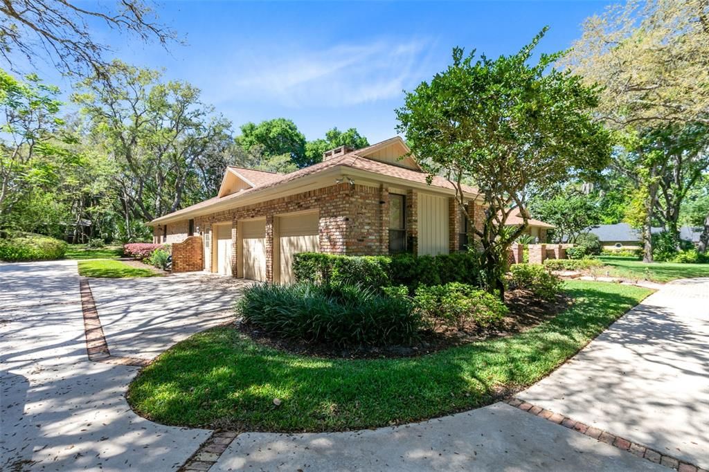 Active With Contract: $899,900 (4 beds, 3 baths, 2898 Square Feet)
