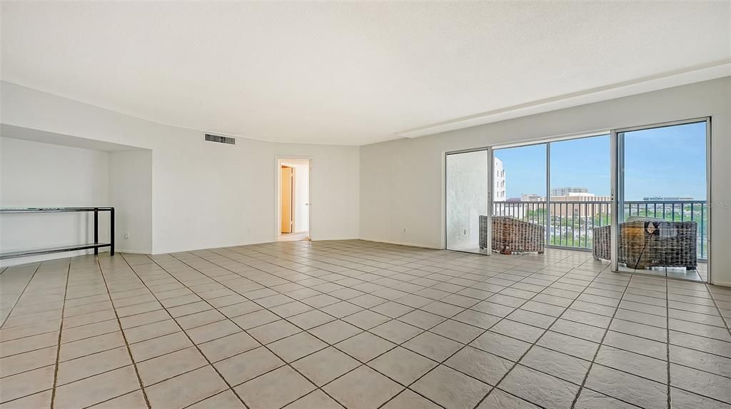For Sale: $549,000 (2 beds, 2 baths, 1304 Square Feet)
