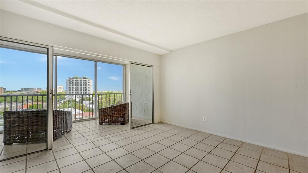 For Sale: $529,000 (2 beds, 2 baths, 1304 Square Feet)