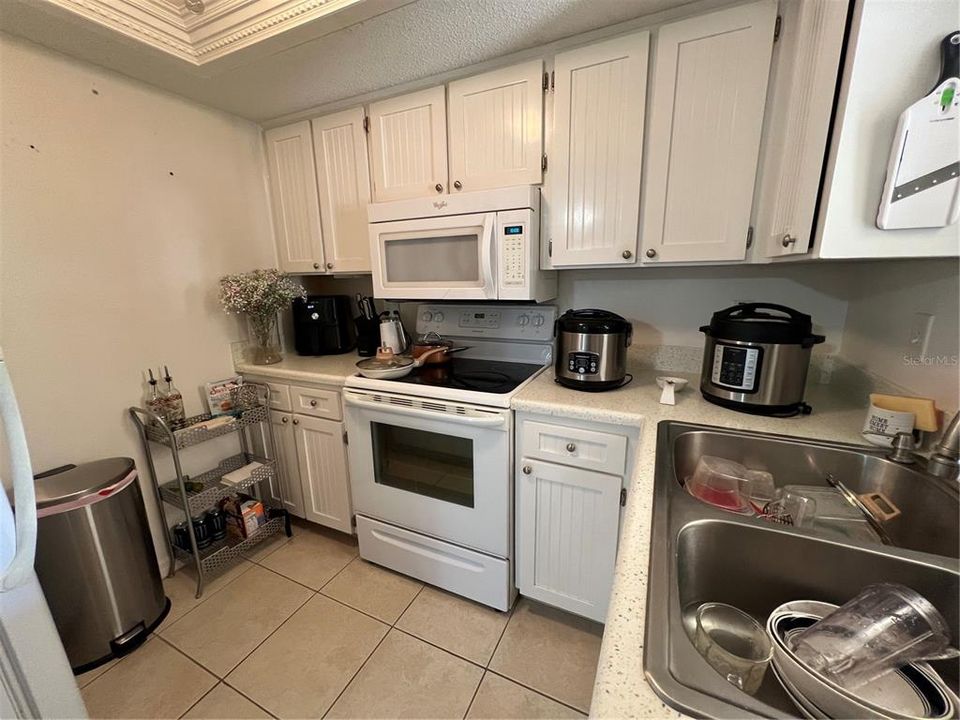 For Sale: $195,000 (2 beds, 2 baths, 838 Square Feet)