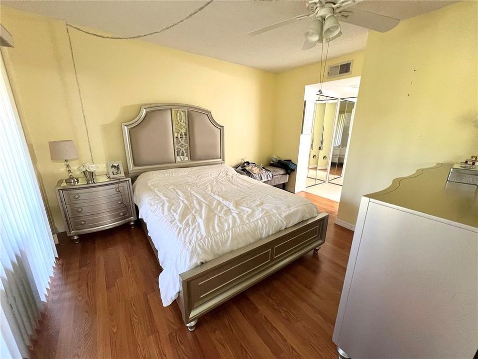 For Sale: $195,000 (2 beds, 2 baths, 838 Square Feet)