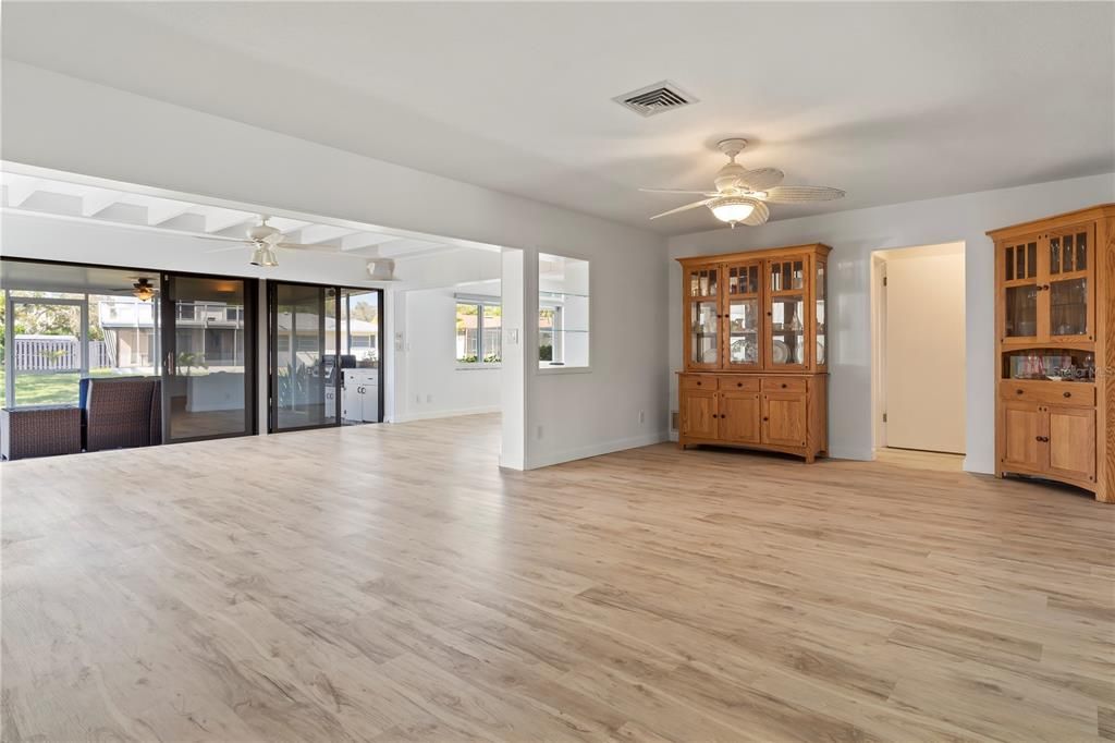 Active With Contract: $1,495,000 (3 beds, 2 baths, 1930 Square Feet)