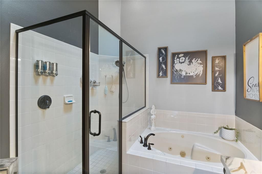 Недавно продано: $475,000 (4 спален, 2 ванн, 1938 Квадратных фут)