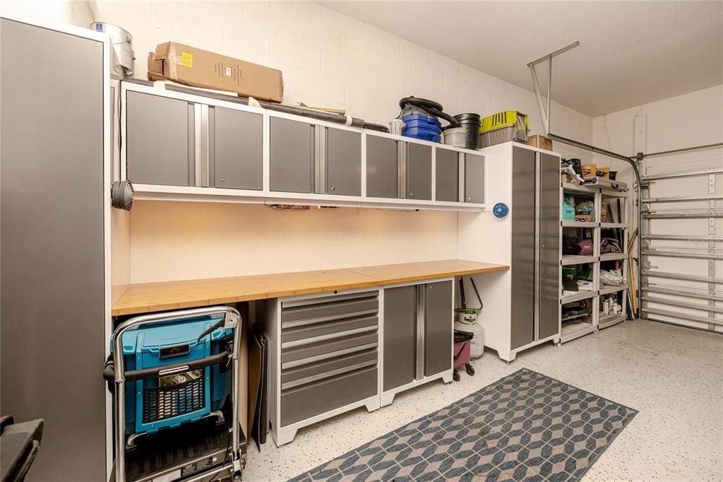 Garage Workbench With Cabinets and Acrylic Floor